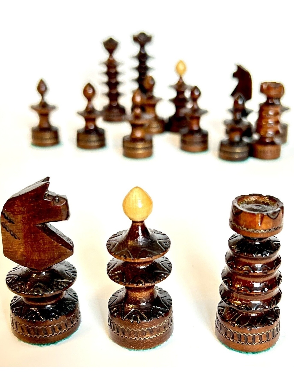 Wooden Chess Set 'Saint George' Style with Metal Inlay & Pyrography Incomplete - Picture 7 of 16
